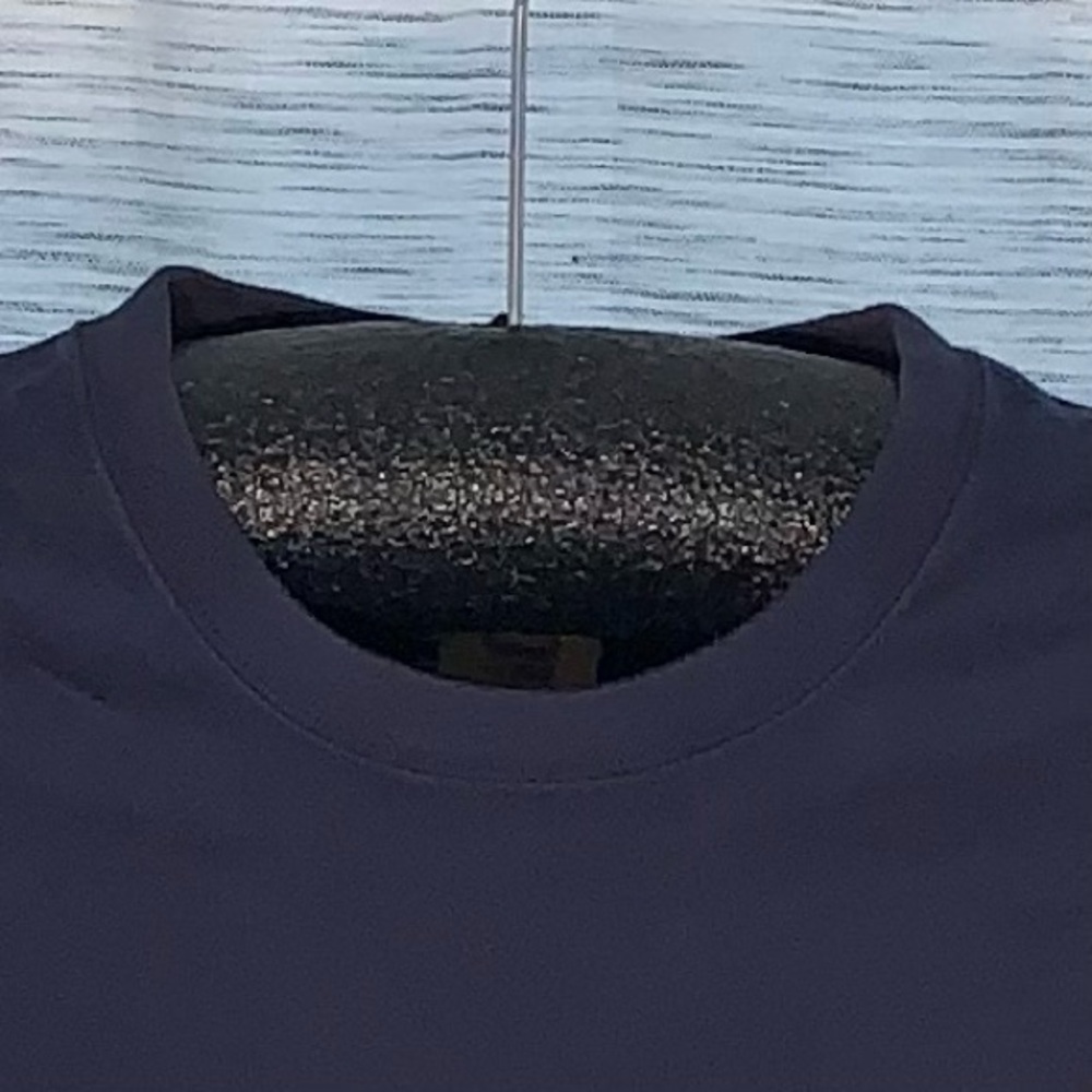 Duluth Trading Co. NWT Navy longtail T with a chest pocket. - Picture 4 of 16